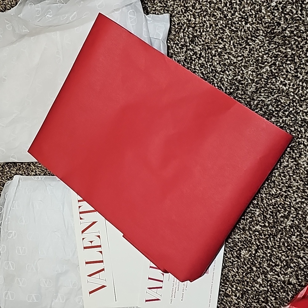 ❤️NEW VALENTINO GARAVANI TISSUE PAPER SET❤️ - Picture 5 of 5